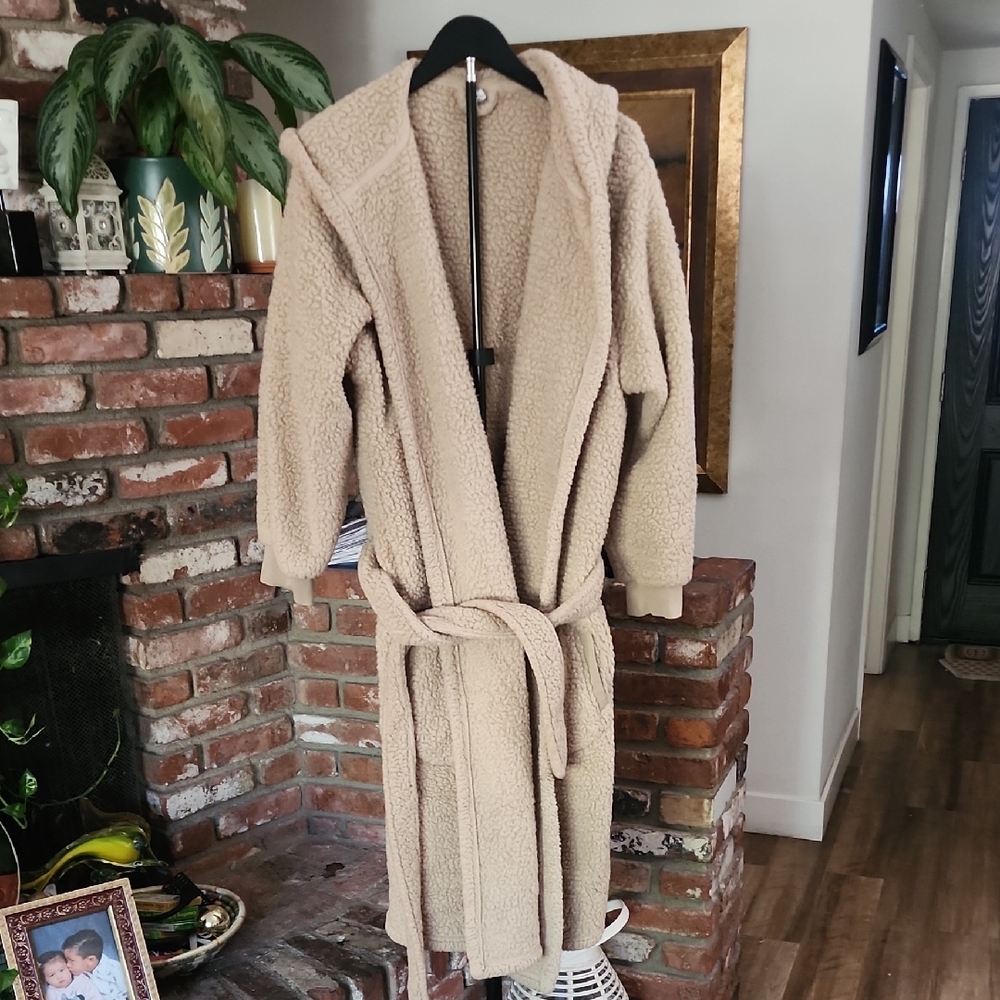 Pottery Barn Cream Cozy Hooded Sherpa Fleece Robe
